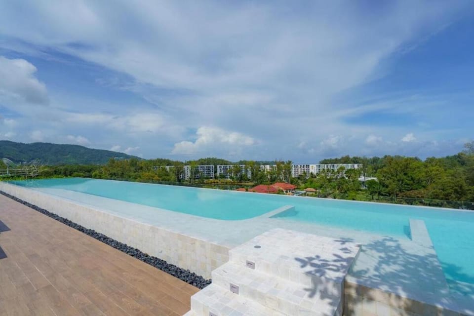 1BDR Skypark Laguna 10 min to the Sea Roof Pool Apartment in Choeng Thale