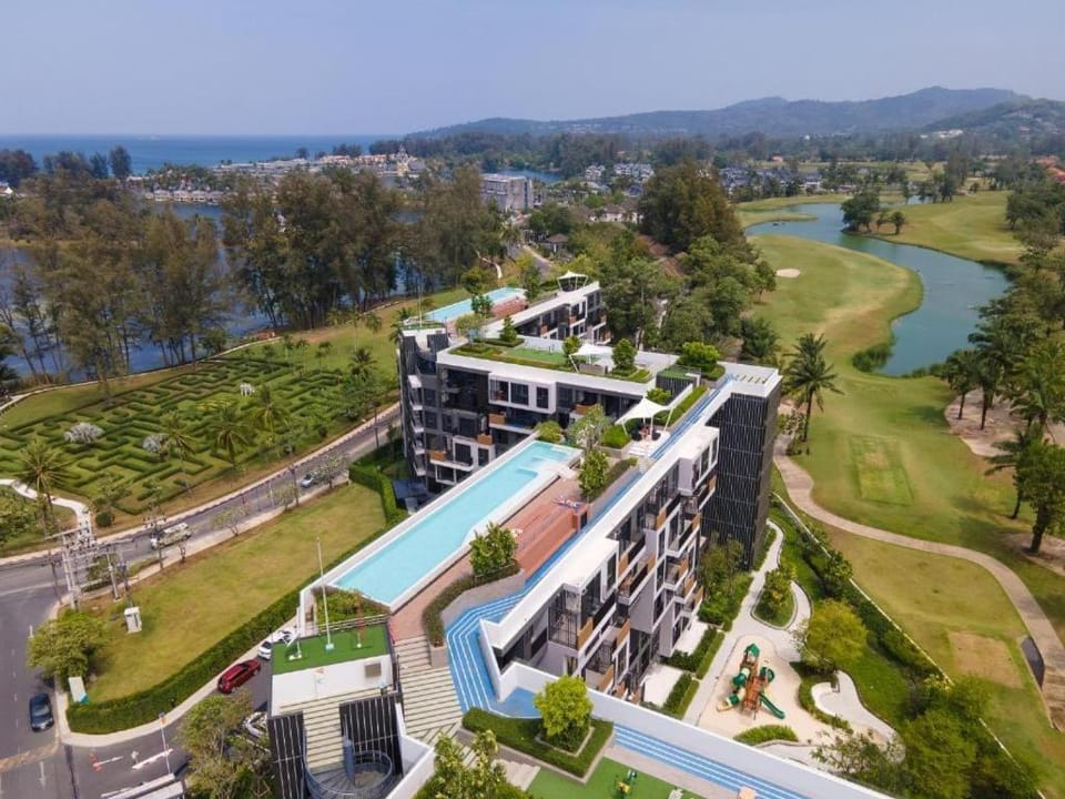 1BDR Skypark Laguna 10 min to the Sea Roof Pool Apartment in Choeng Thale