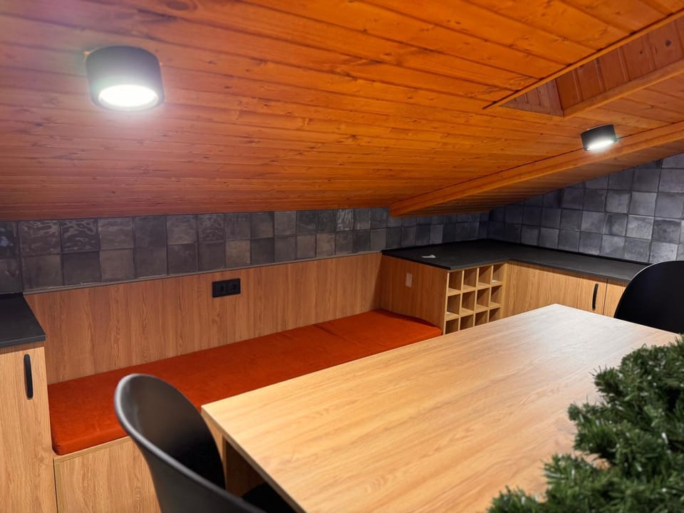 Seating area, Dining area