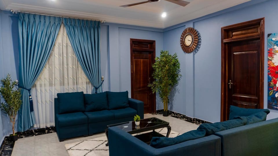 Communal lounge/ TV room, Living room, Seating area