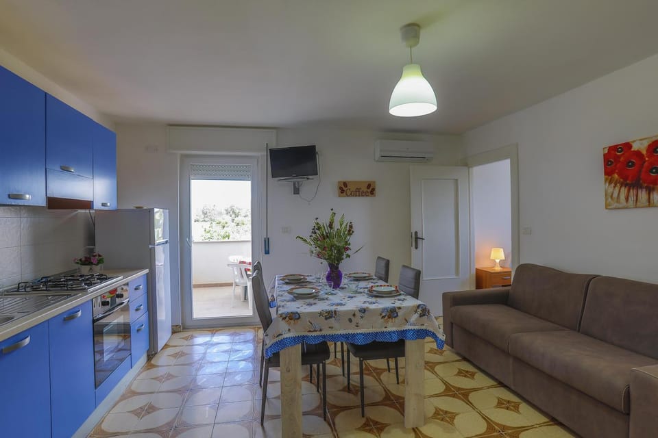 Bed, Kitchen or kitchenette