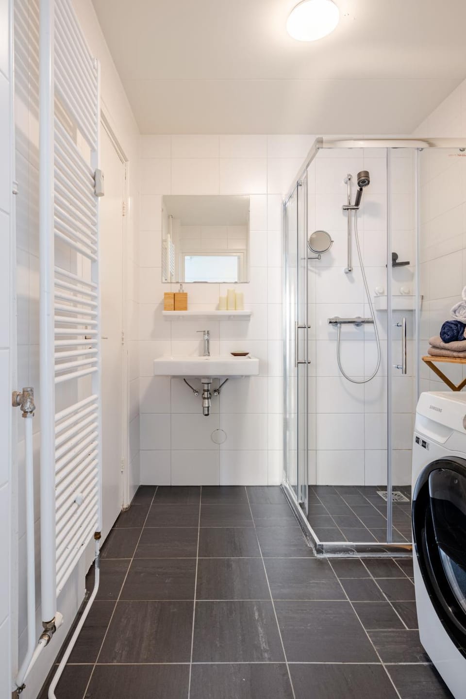 Bathroom, washing machine
