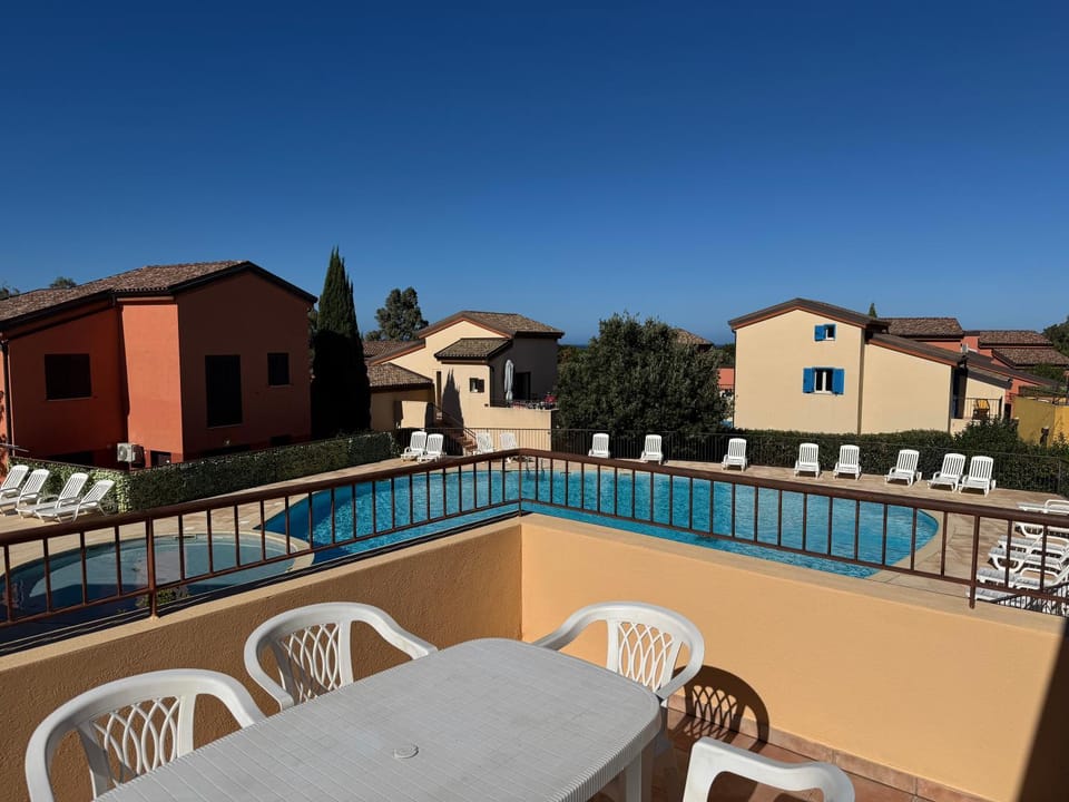 T3 climatisé avec vue piscine Apartment in Belgodère