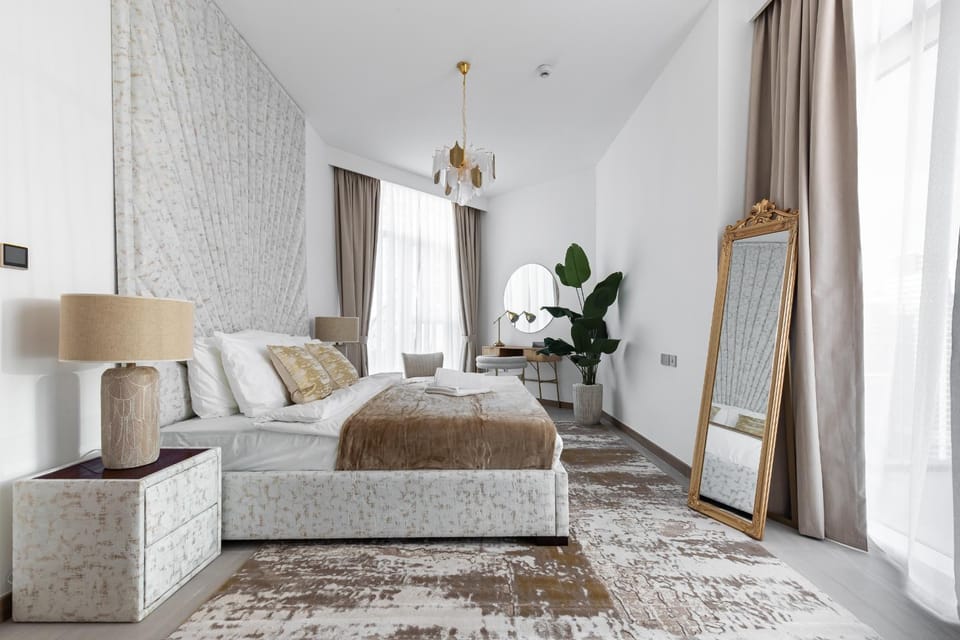 Bed, Photo of the whole room, Seating area, Bedroom
