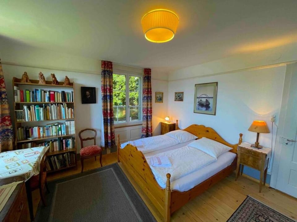 Lake Thun Alps Scenic Views and Concierge by SwissHut Apartment in Hilterfingen