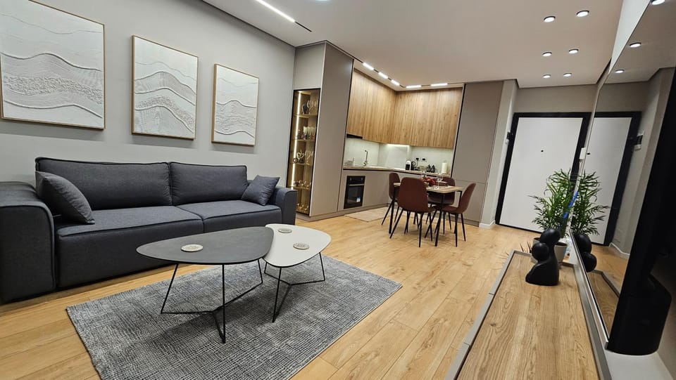 TV and multimedia, Kitchen or kitchenette, Living room, Seating area, Dining area