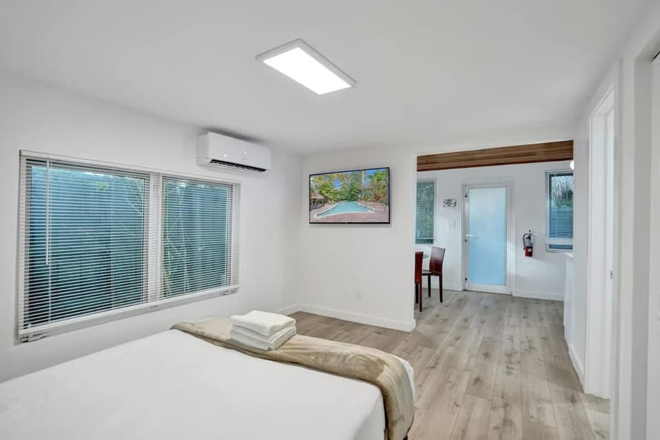Tropical Oasis Studio w Pool Inn in Fort Lauderdale
