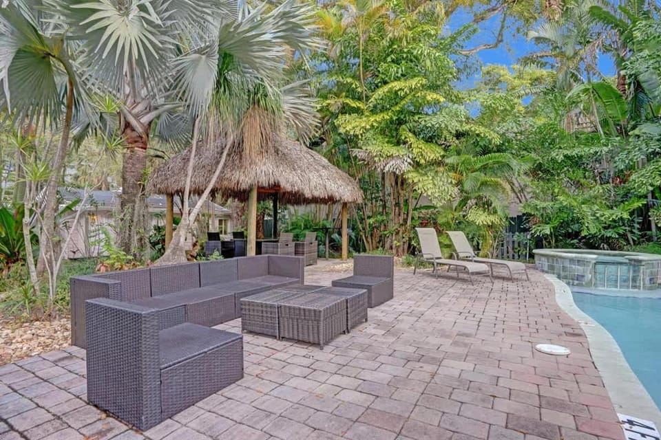Tropical Oasis Studio w Pool Inn in Fort Lauderdale