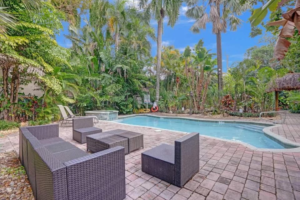 Tropical Oasis Studio w Pool House in Fort Lauderdale