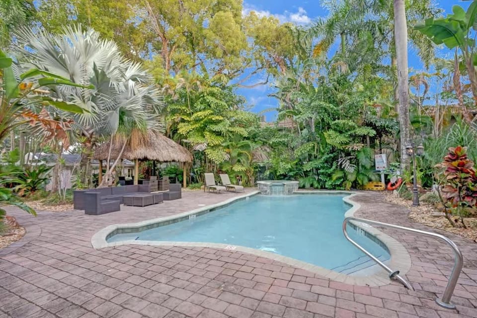 Tropical Oasis Studio w Pool House in Fort Lauderdale