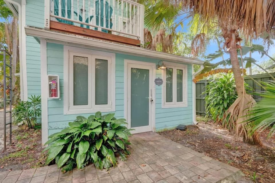 Tropical Oasis Studio w Pool Inn in Fort Lauderdale