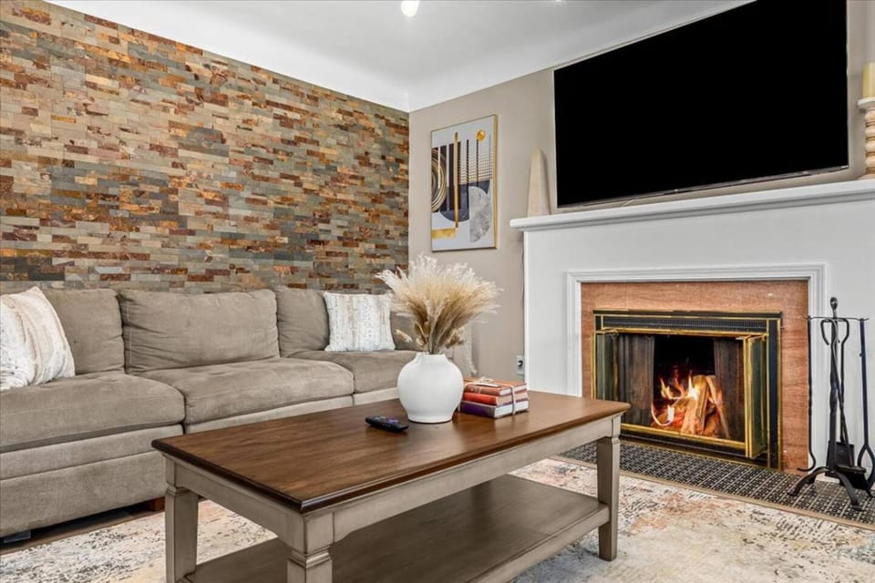 Newly Renovated 4 Bedroom 2 Bath Downtown Dearborn House in Dearborn Heights