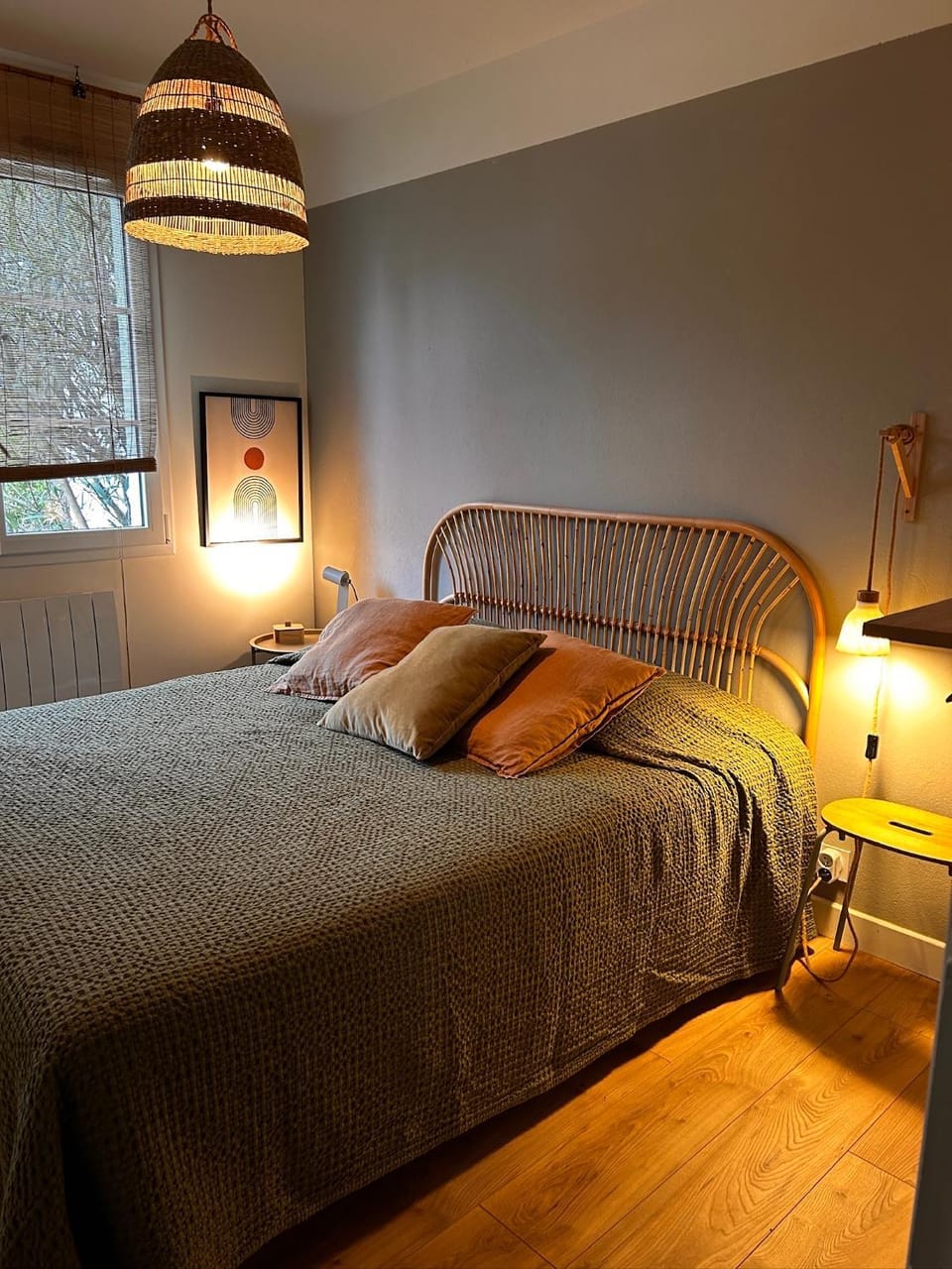 Photo of the whole room, Bedroom