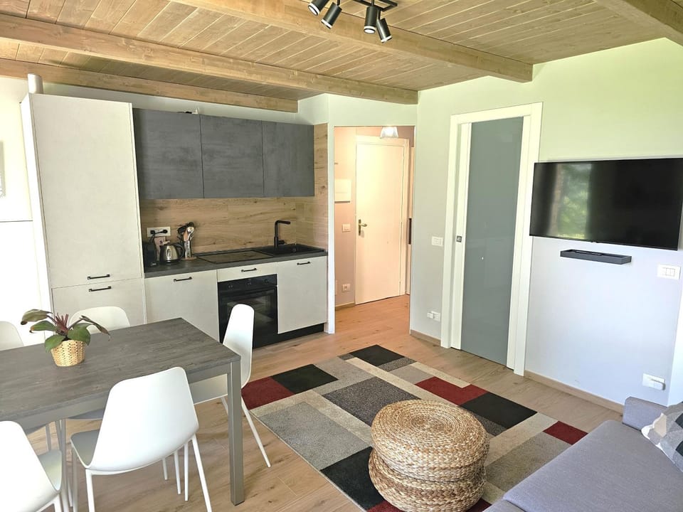 TV and multimedia, Kitchen or kitchenette, Dining area