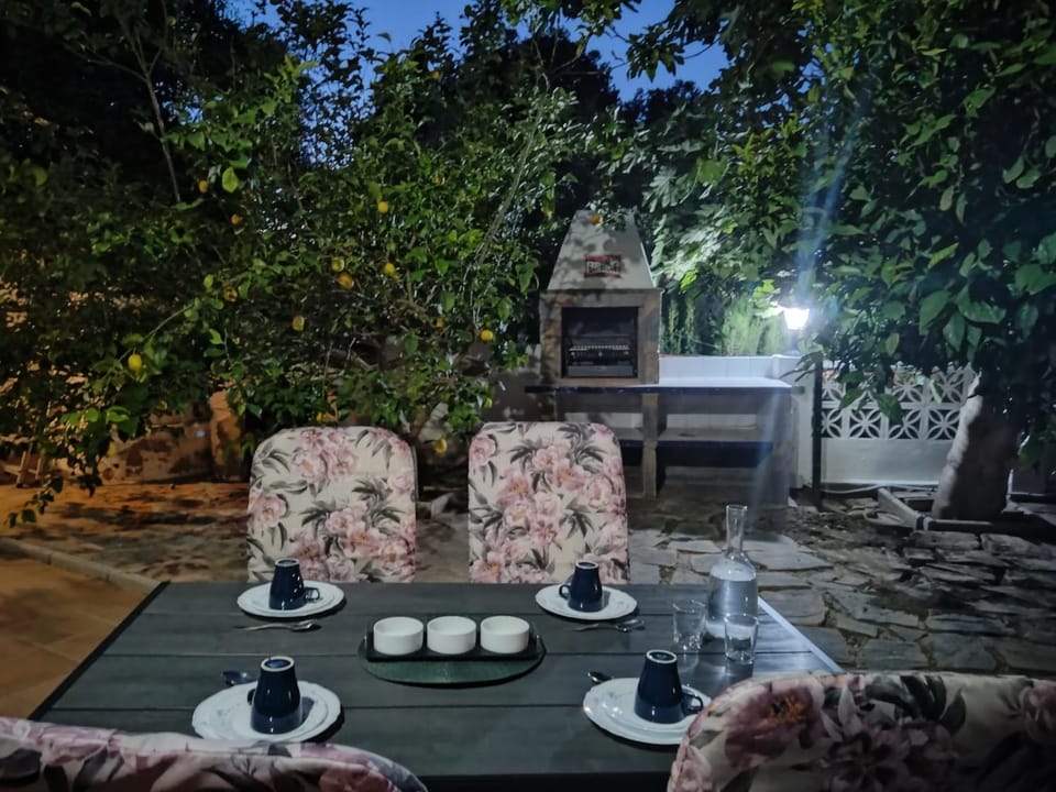 Patio, Dining area
