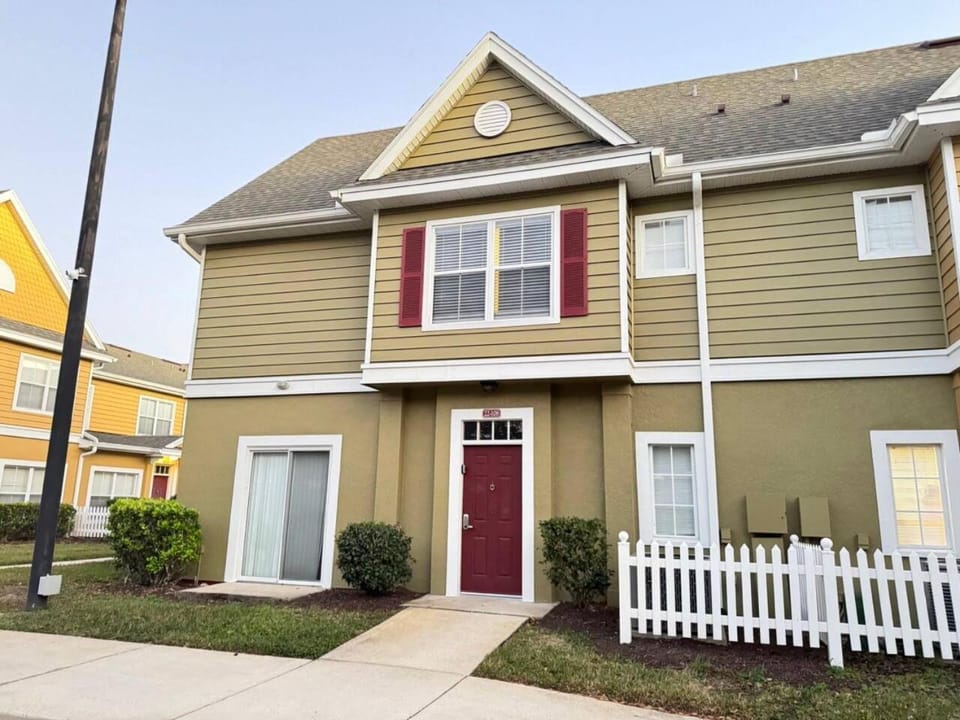 4 Bedroom 3 Bathroom Villas At SevenDwarfs 22-108 House in Kissimmee