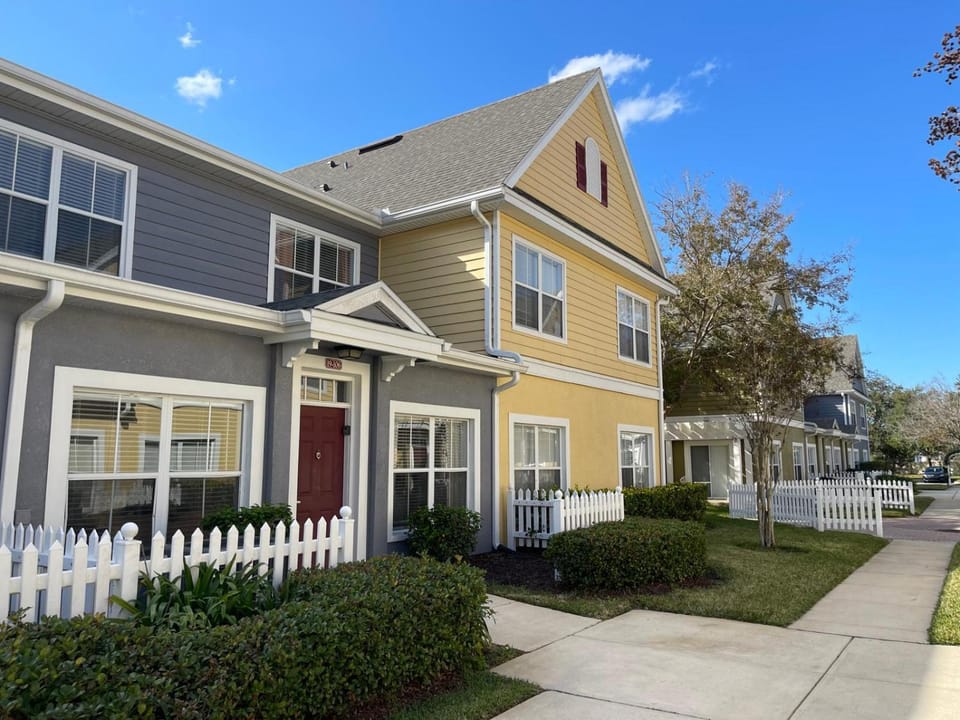 3 Bedroom 2 Bathroom Villas At SevenDwarfs 19-106 House in Kissimmee
