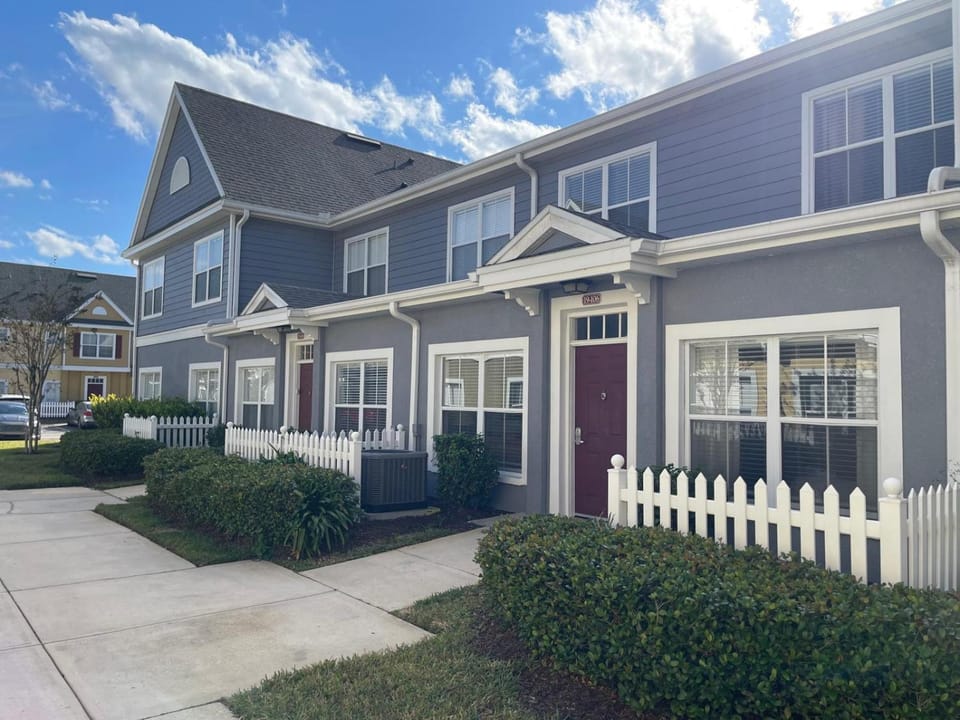 3 Bedroom 2 Bathroom Villas At SevenDwarfs 19-106 House in Kissimmee