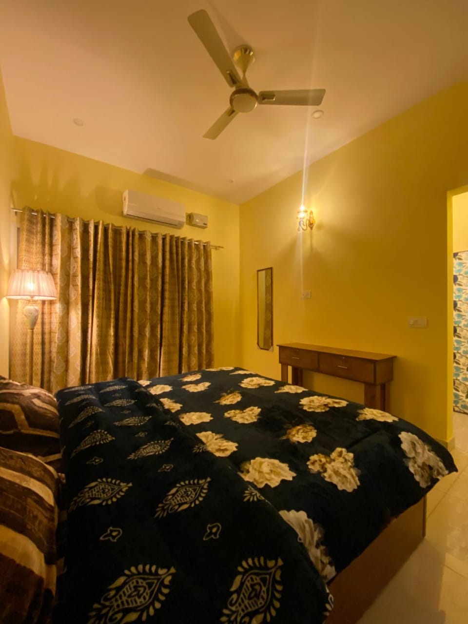 Photo of the whole room, Bedroom, air conditioner