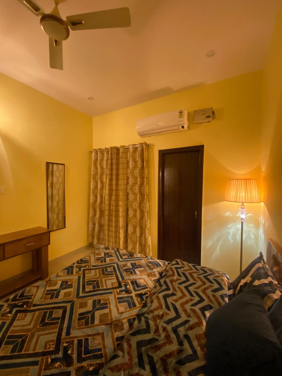 Bed, Bedroom, air conditioner
