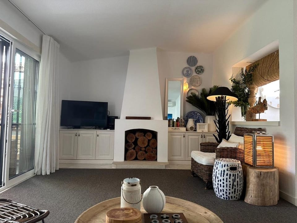 Communal lounge/ TV room, Living room