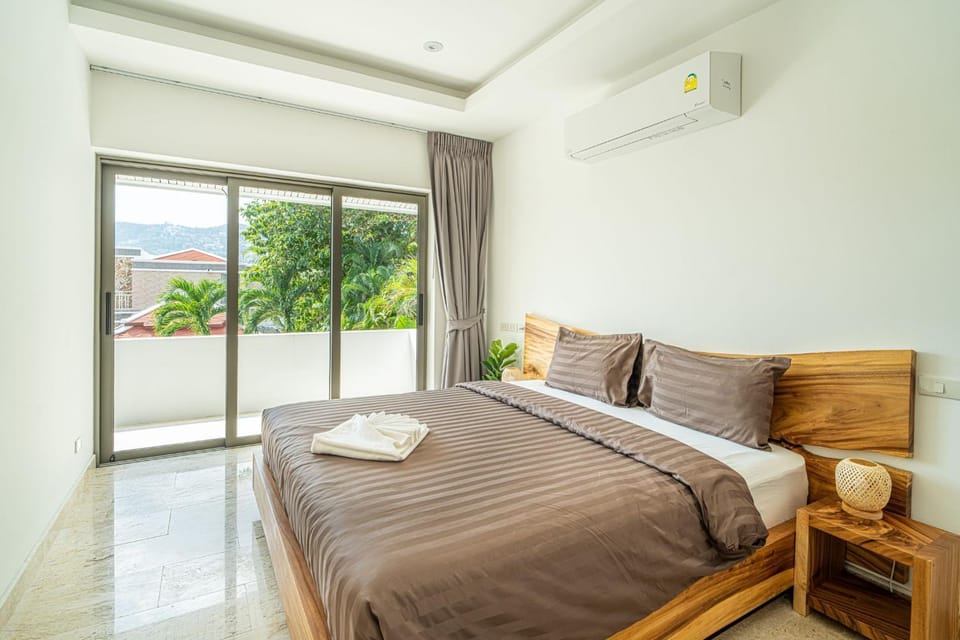 Bed, View (from property/room), Balcony/Terrace, Photo of the whole room, Bedroom, towels, air conditioner