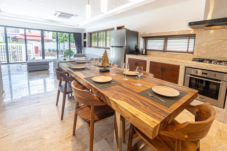 Kitchen or kitchenette, Dining area, dishwasher, oven, stove