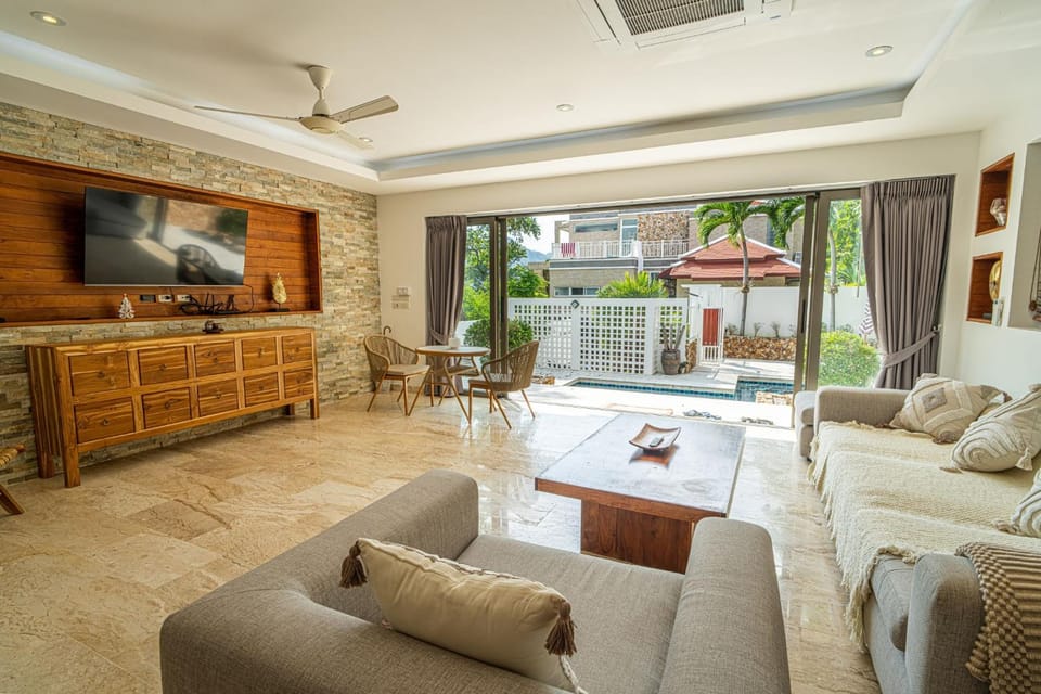 TV and multimedia, Living room, Seating area, Evening entertainment