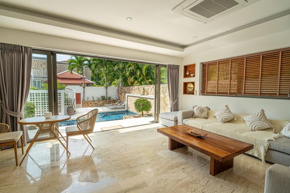 Patio, View (from property/room), Balcony/Terrace, Living room, Seating area, Pool view, Swimming pool