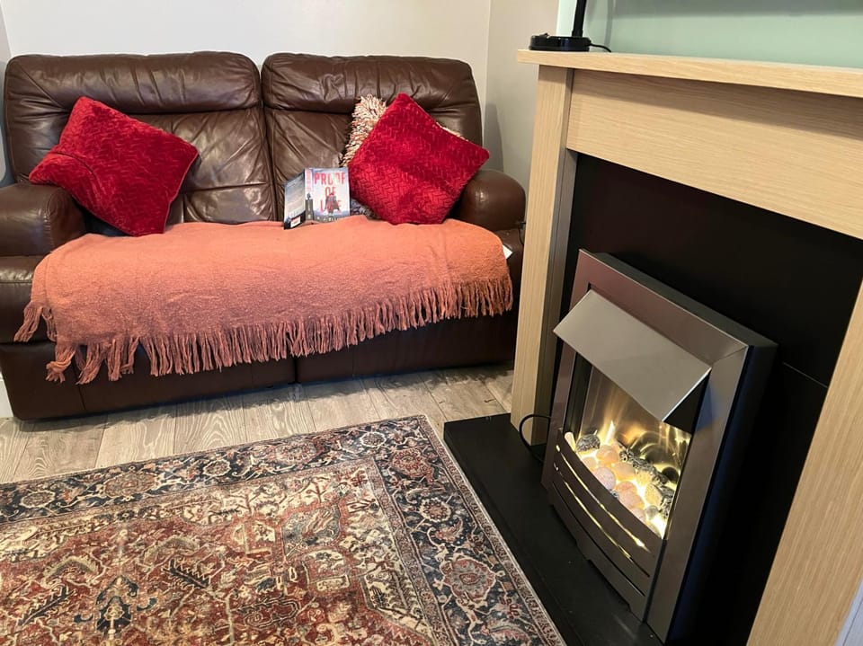 Beach Dreamland Restaurants nearby- sunny garden Apartment in Margate