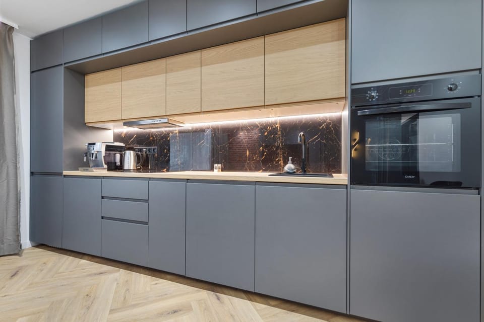 Coffee/tea facilities, Kitchen or kitchenette, dishwasher, oven, stove