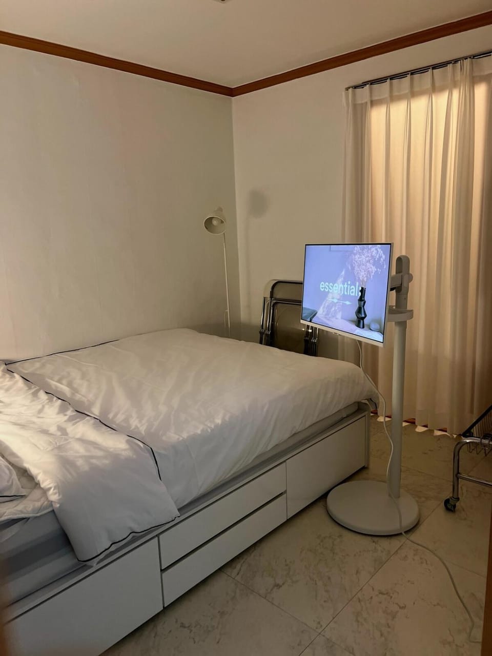 Bed, TV and multimedia, Bedroom