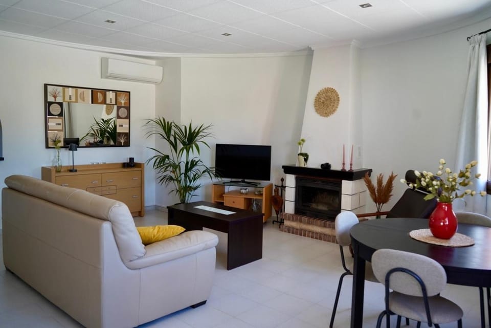 Communal lounge/ TV room, Fishing, TV and multimedia, fireplace, air conditioner, air conditioner