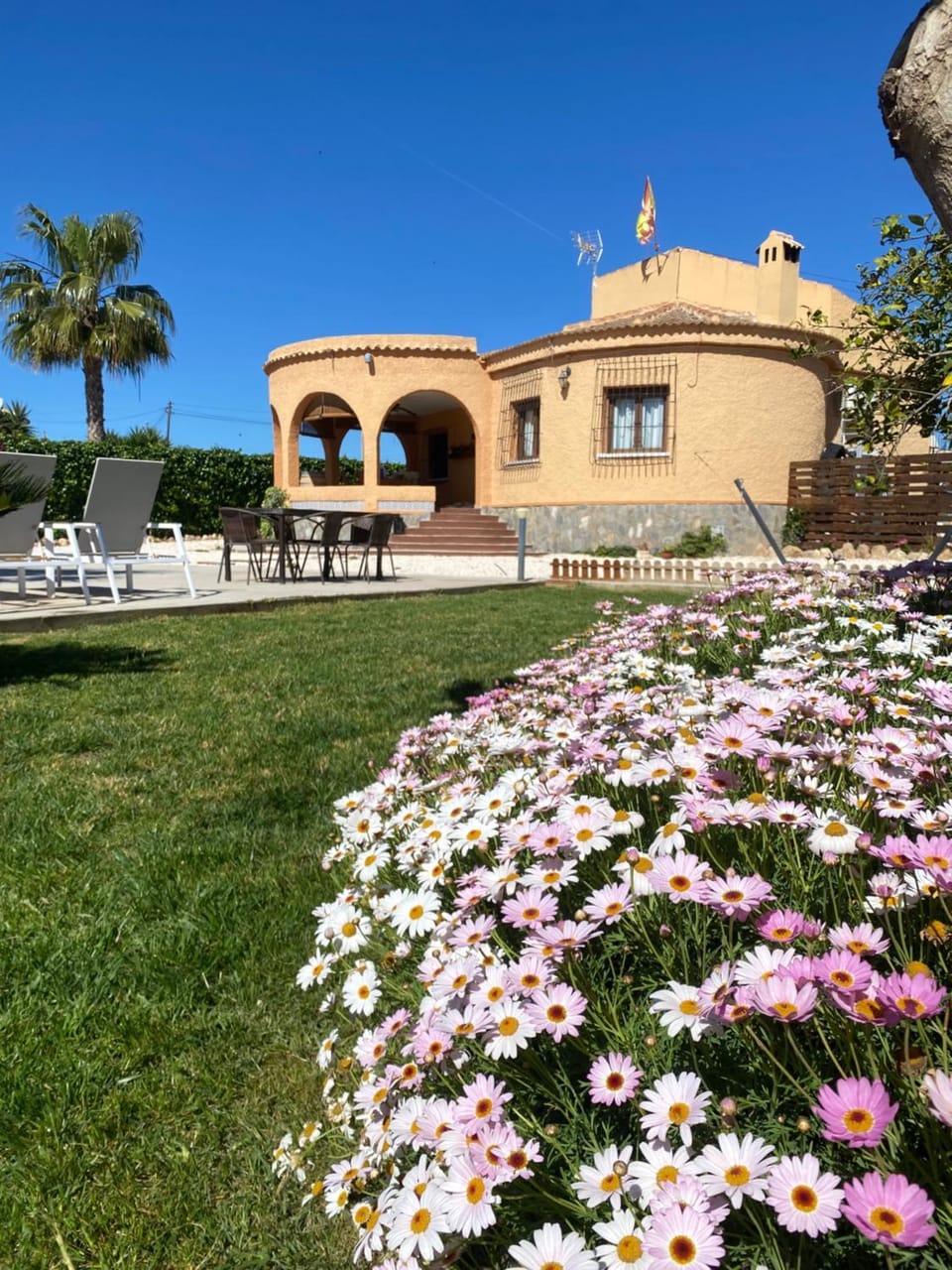 Property building, Spring, Day, Natural landscape, Darts, Garden, Hiking, Cycling, Garden view, Swimming pool, Entertainment, Entertainment, sunbed