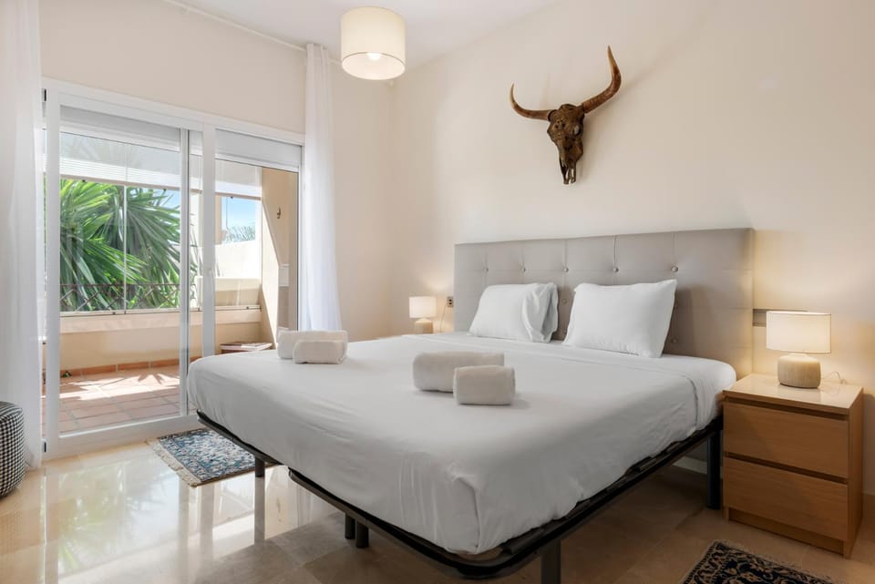 Bed, Balcony/Terrace, Bedroom