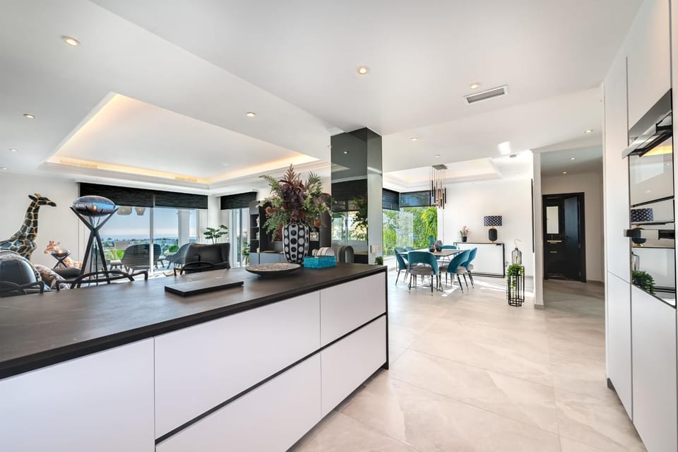 Kitchen or kitchenette, dishwasher, oven, stove
