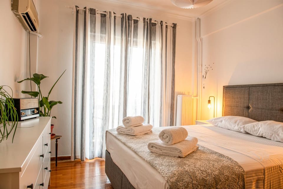 Bed, Photo of the whole room, air conditioner