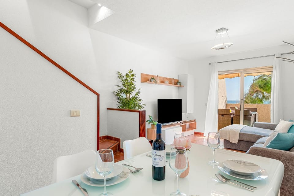 TV and multimedia, Living room, Dining area