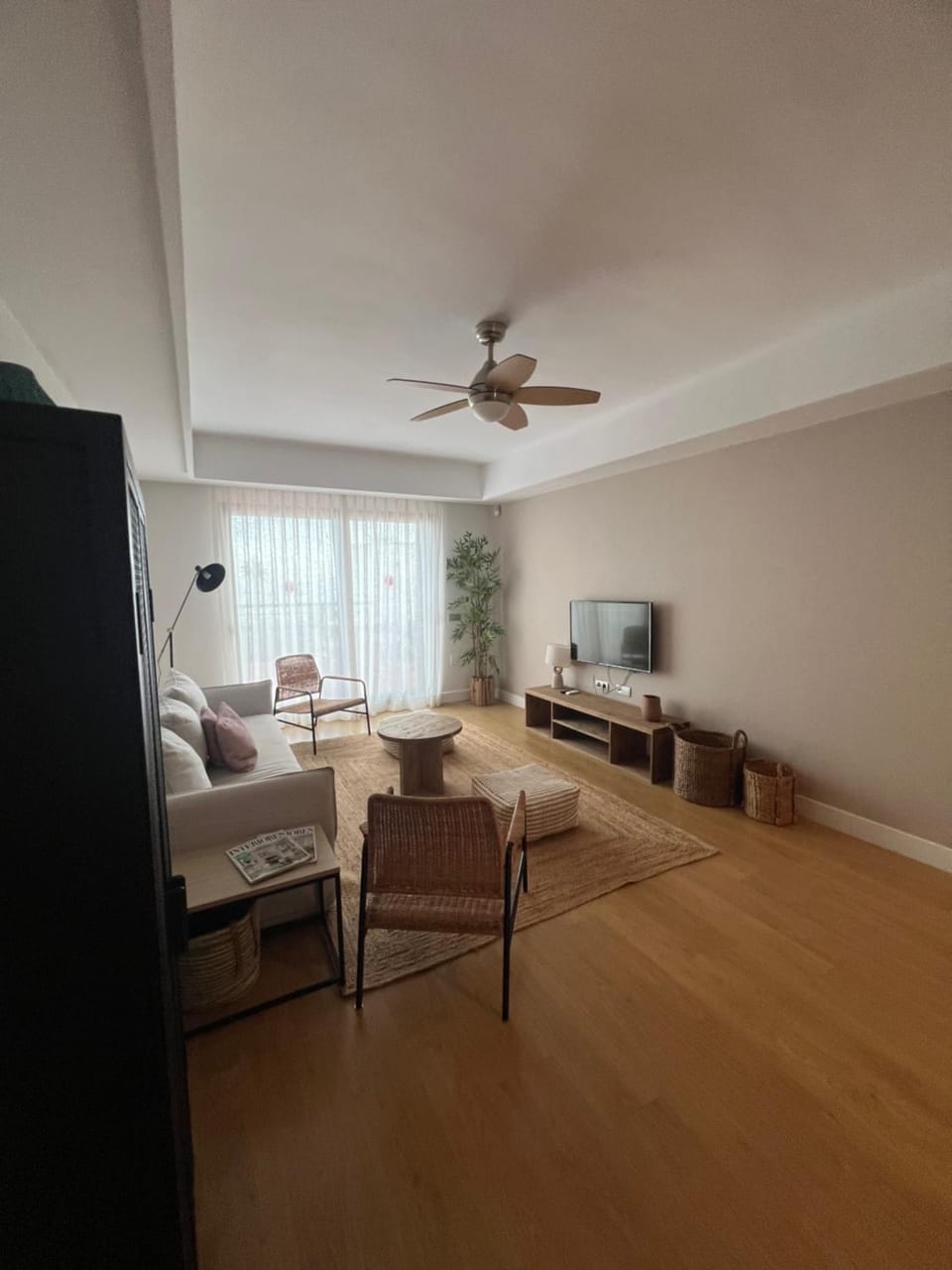 TV and multimedia, Living room, Dining area