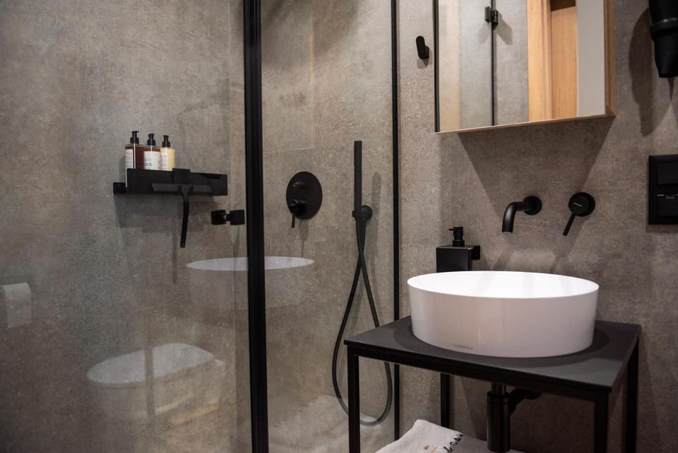 Shower, Bathroom, towels