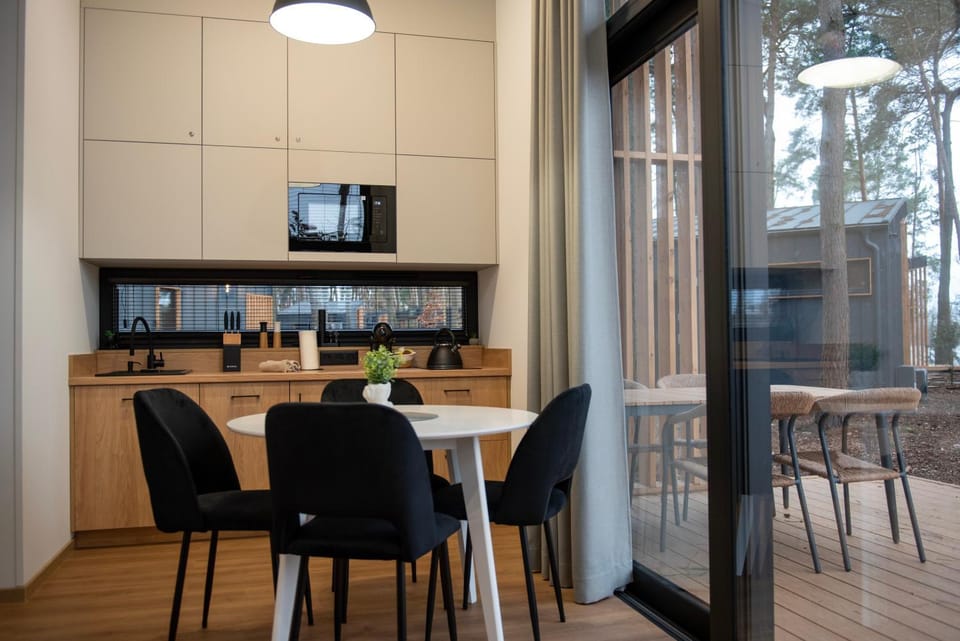 Coffee/tea facilities, Kitchen or kitchenette, Seating area, pet friendly, stove