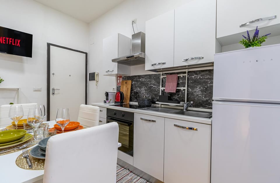 Food and drinks, stove, toaster