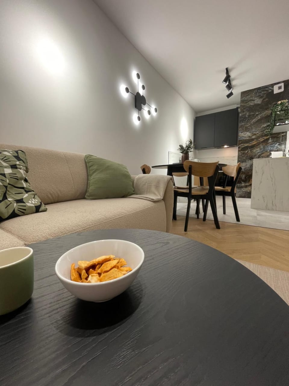 Seating area, Dining area