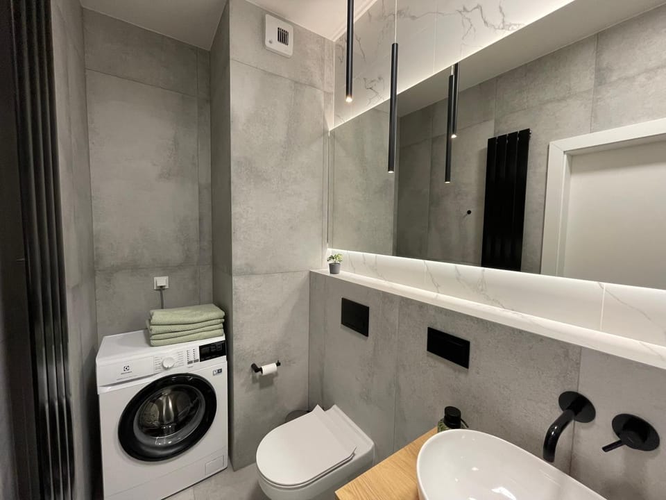 Shower, Toilet, Bathroom, towels, washing machine, dryer
