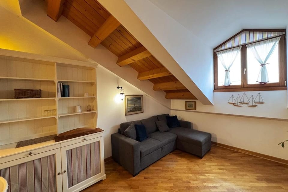 TV and multimedia, Kitchen or kitchenette, Living room