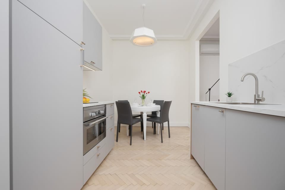 Kitchen or kitchenette, Dining area, stove