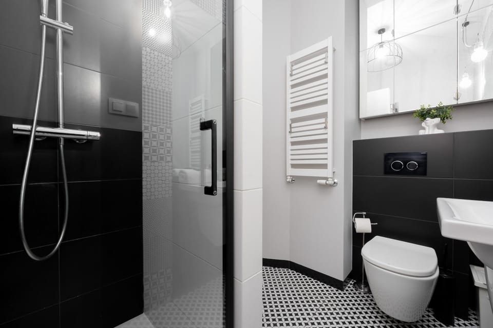 Shower, Toilet, Bathroom, towels