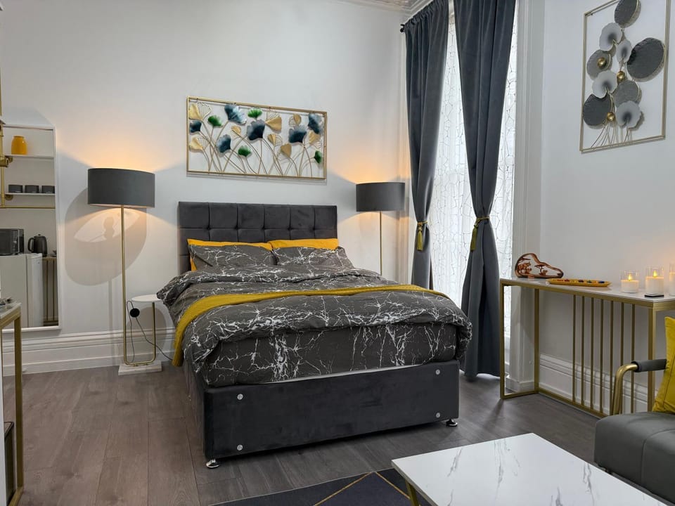 Luxury Studio in Victoria, 7 minutes walk to Victoria Station, Room 6 Vacation rental in City of Westminster