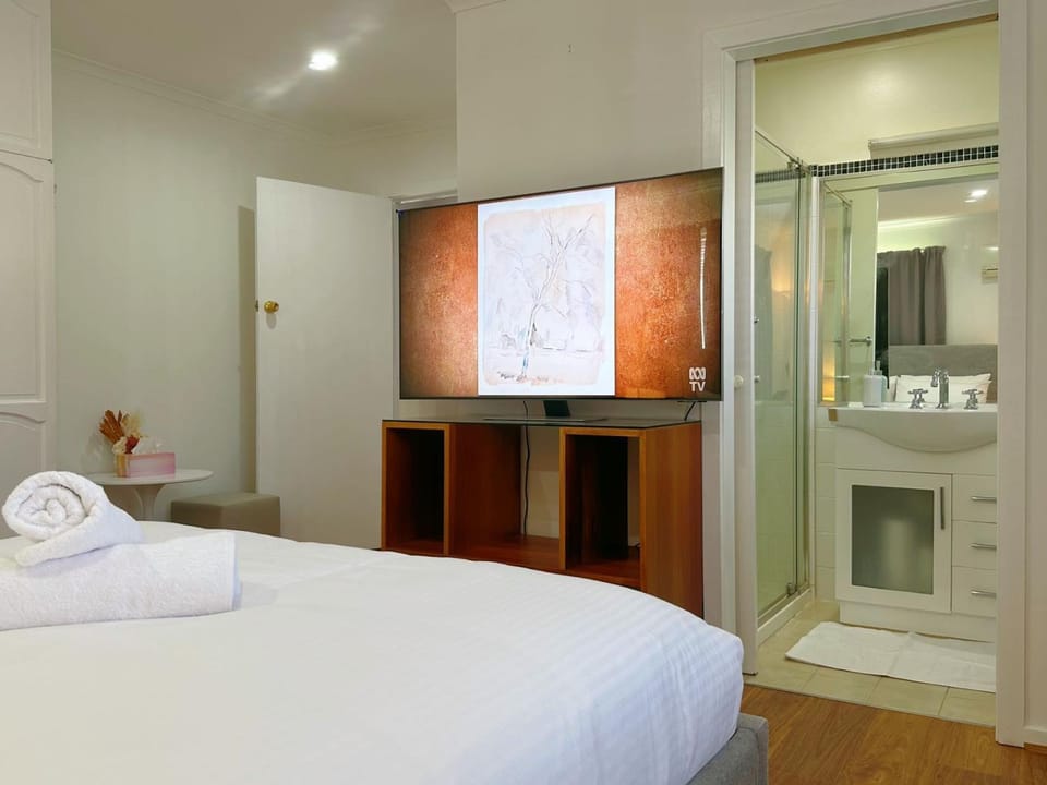 All-Seasons Comfort - Close to CBD & Air port Apartment in Tasmania