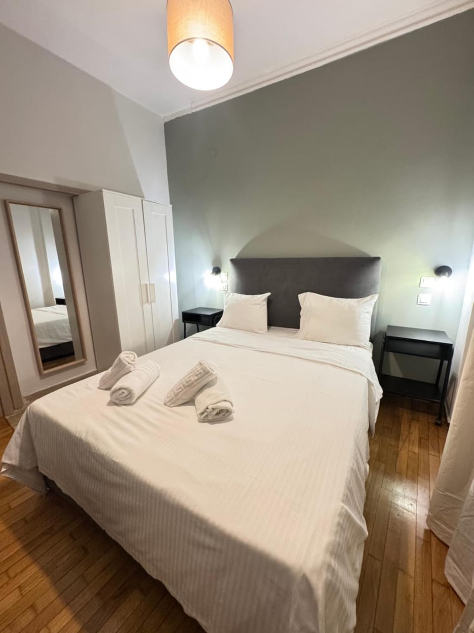Bed, Photo of the whole room, Bedroom, towels